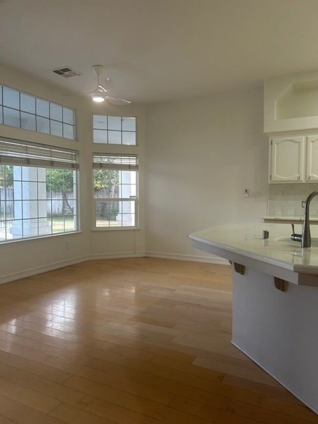 Building Photo - 2112 Classen St