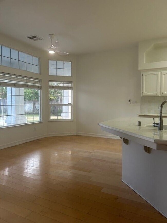 Foto del edificio - 2112 Classen St