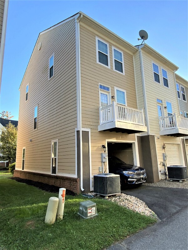Foto principal - 150 Pioneer Ln