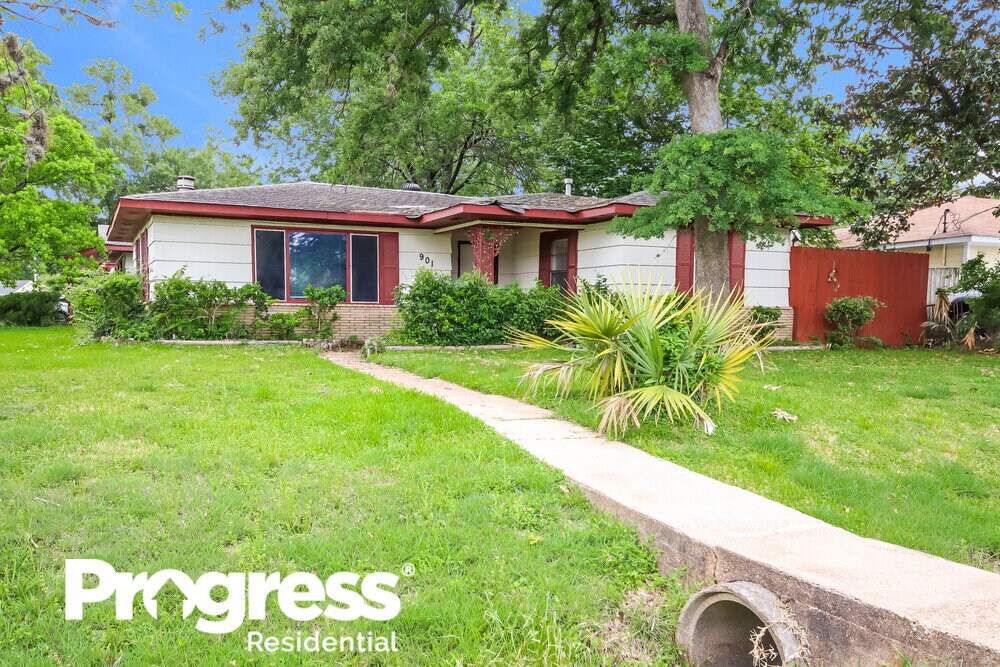 Primary Photo - 901 Westmont Dr