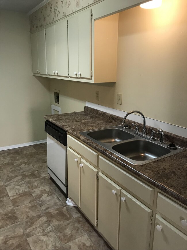 Building Photo - 4100 US-165