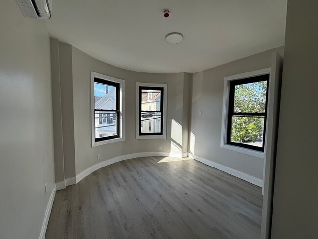Building Photo - 56 Sachem St