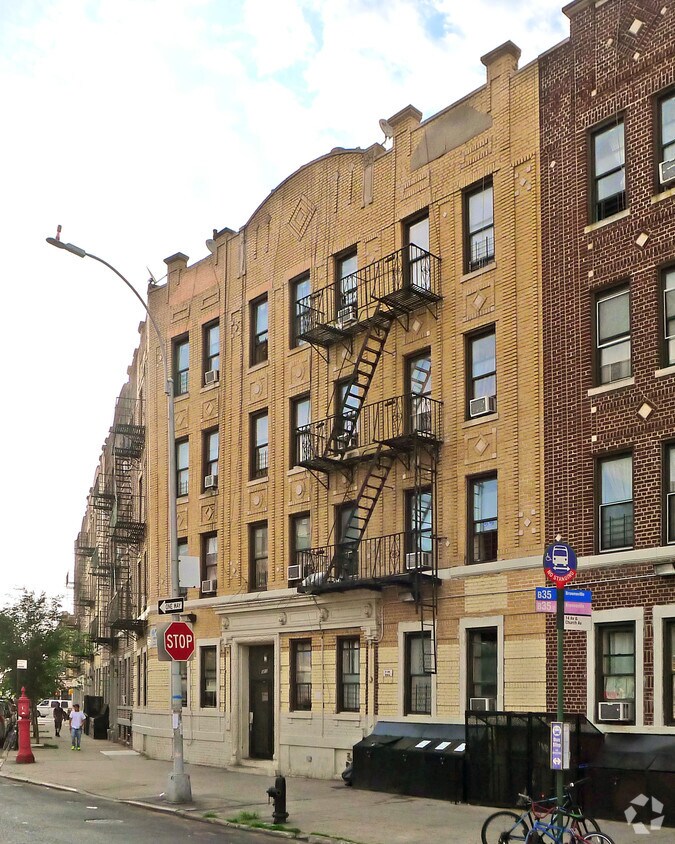 Primary Photo - 3403 14th Ave
