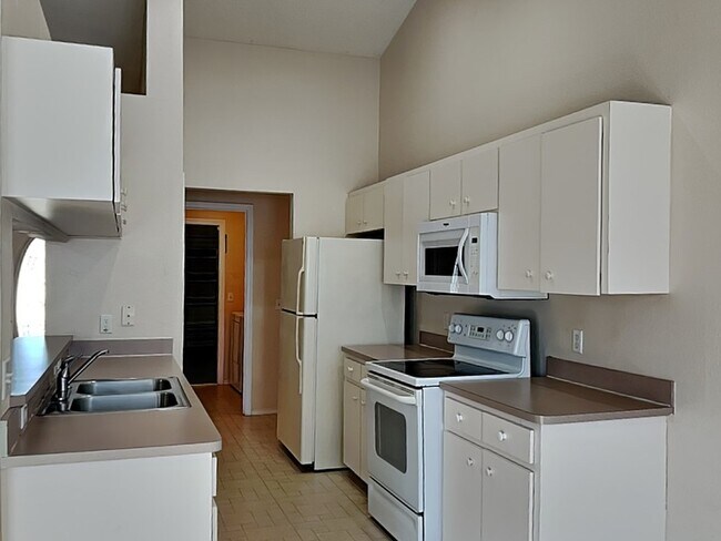 Foto del edificio - 523 Terranova Cir