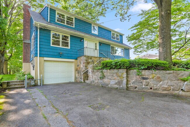 Building Photo - 38 Maplewood Dr