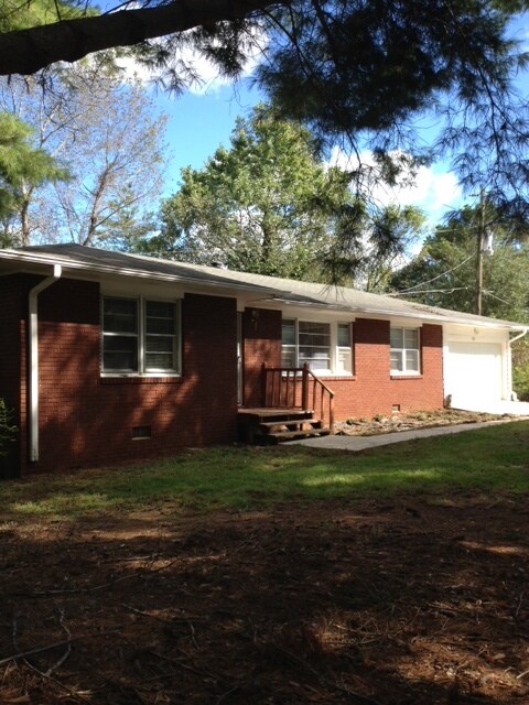 Primary Photo - 100 Hightower Trail