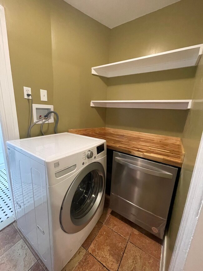 Lavadora y lavavajillas de 1.er piso - 39 Armstrong Ave