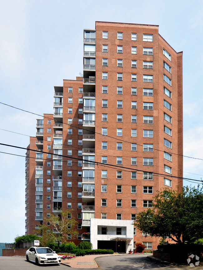 Building Photo - River Terrace Apartments