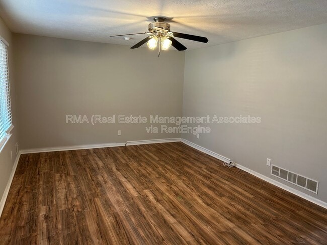 Foto del edificio - 310 Gail Dr