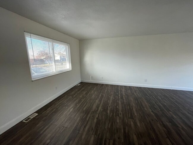 Building Photo - 1125 W 96th Ave