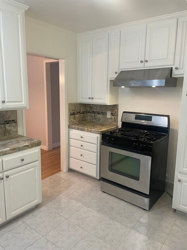 Kitchen - 4407 Ensign Ave