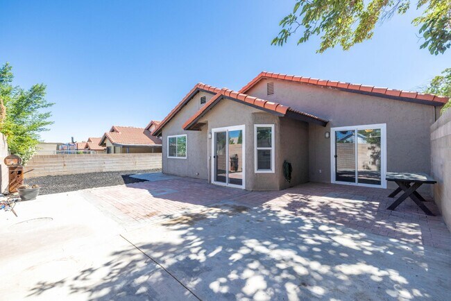 Building Photo - Updated 3 bedroom / 2 bathroom house