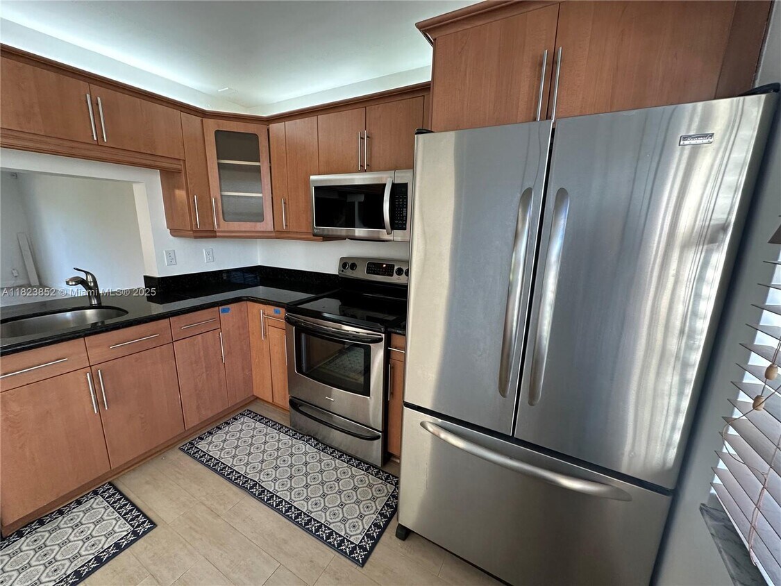 Foto principal - 10757 NW 11th St