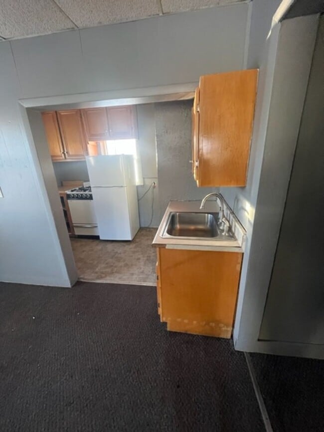 Building Photo - 1 Bedroom single family home