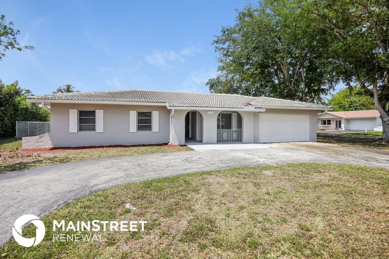 Primary Photo - 11041 Glenwood Dr