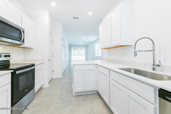 Foto del edificio - 215 Elmhurst Ln