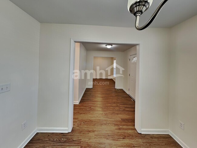 Foto del edificio - 204 Bates Ct