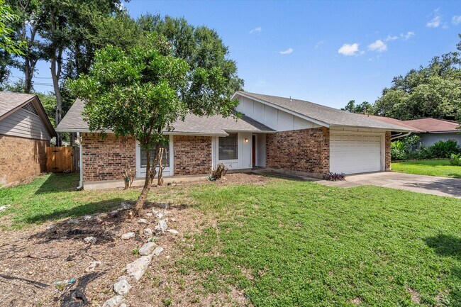 Building Photo - 10057 Woodland Village Dr