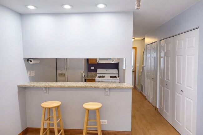 Foto del edificio - 2624 Prairieview Ln S