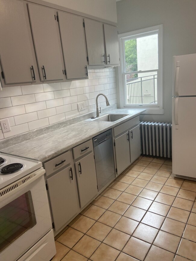 kitd=chen - 132 W Laurel St