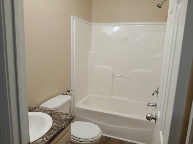 Foto del edificio - 30 Rising Sun Ln