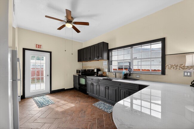 Foto del edificio - 1934 Washington St