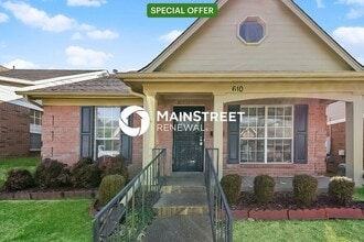 Building Photo - 610 S Ashley Glen Cir