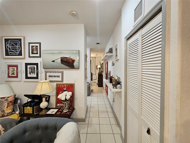 Foto del edificio - 1661 SE 28th St