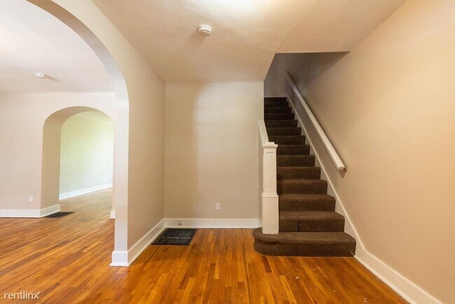 Building Photo - 3 br, 1 bath Townhome - 219 Gilliland Ave