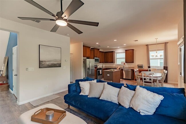 Foto del edificio - 415 Eagle Brook Ln