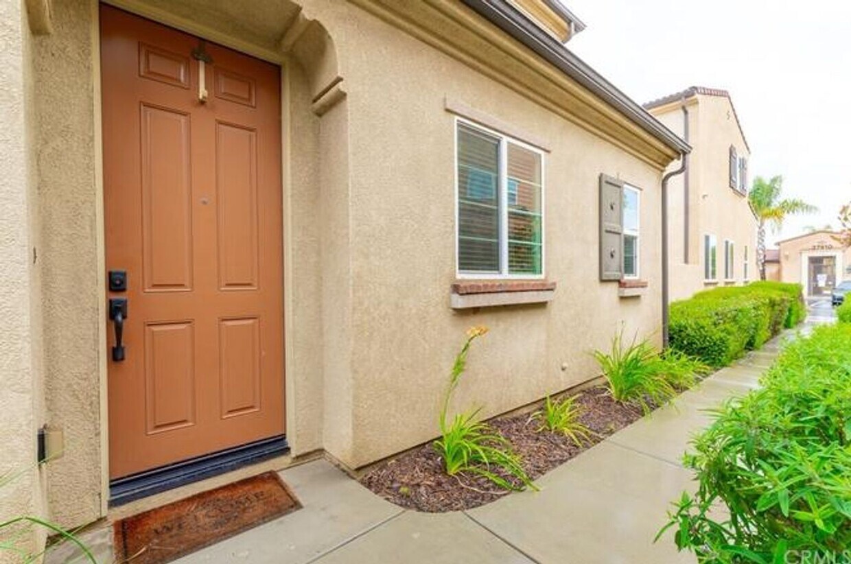Primary Photo - Cute 4 bedroom detached house with communi...