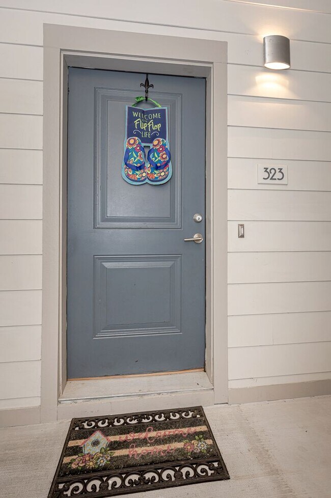 Foto del edificio - Fully furnished luxurious waterfront condo at The Inlet!