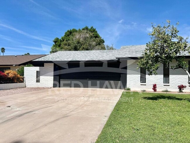 Building Photo - 2466 E Huber St