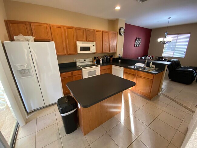 Building Photo - 3187 N Oasis Dr