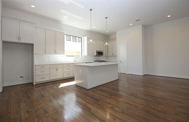 Foto del edificio - 820 W 22nd St