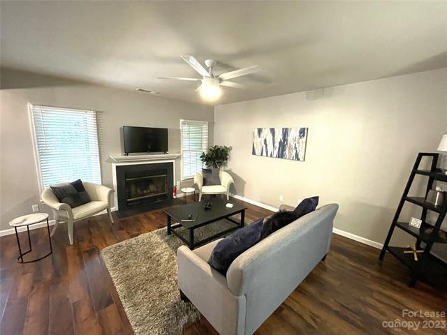 Foto del edificio - 19831 Henderson Rd