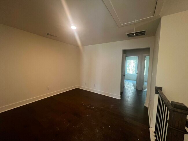 Building Photo - 489 Auburn Valley Way