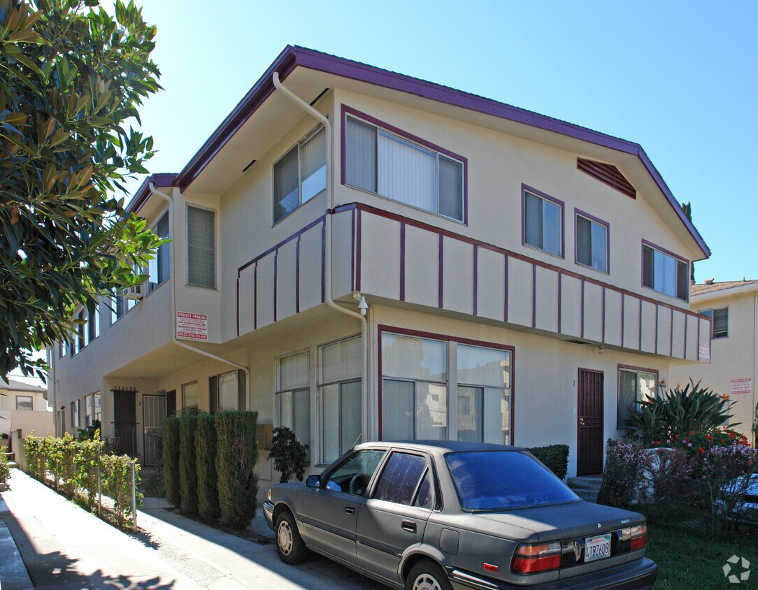 Building Photo - 8532 Saturn St