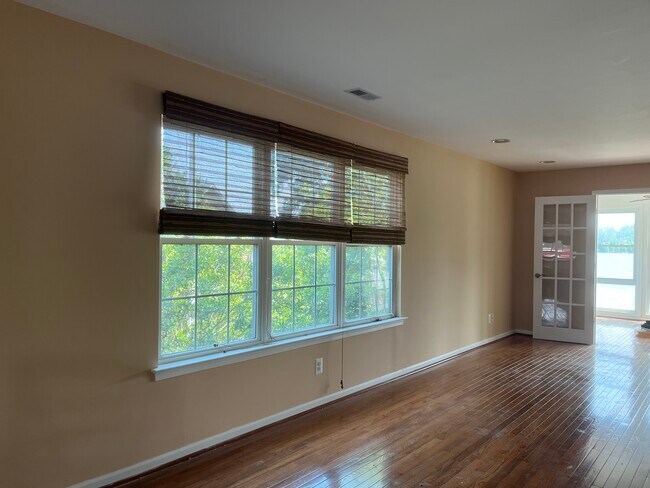 Foto del edificio - 2733 Holly Beach Rd