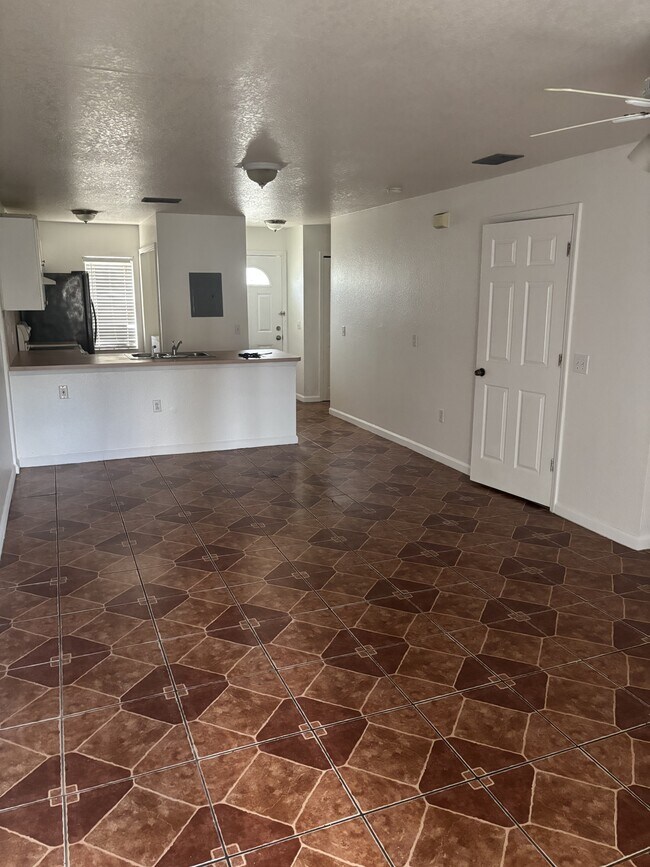 Foto del edificio - 163 Ivy Ln