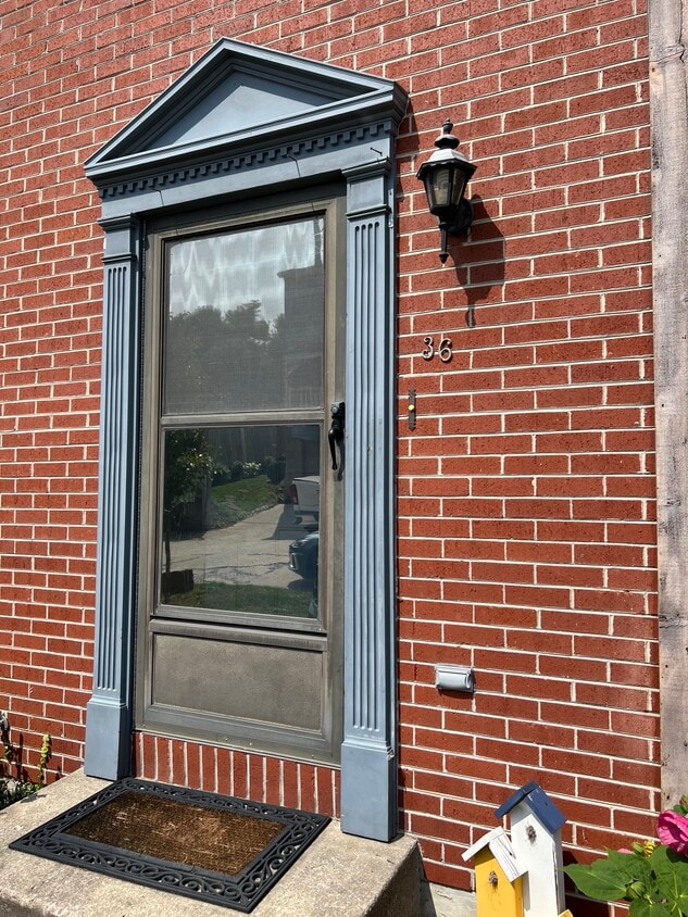 Primary Photo - 36 Old House Ln