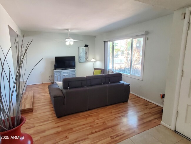 Foto del edificio - 4404 S McAllister Ave