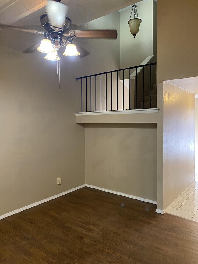 Foto del edificio - 12319 Cedar Springs Ln