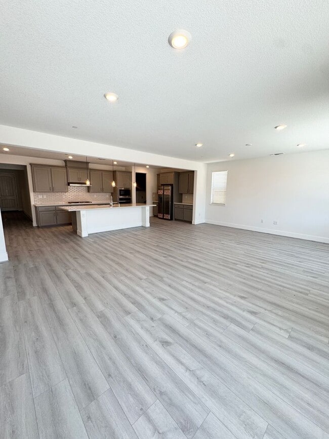 Foto del edificio - Three Bedroom, Two Bath Single-Story Canyon Solar Home in Folsom SEE VIDEO