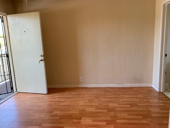 Building Photo - 440 N Fair Oaks Ave