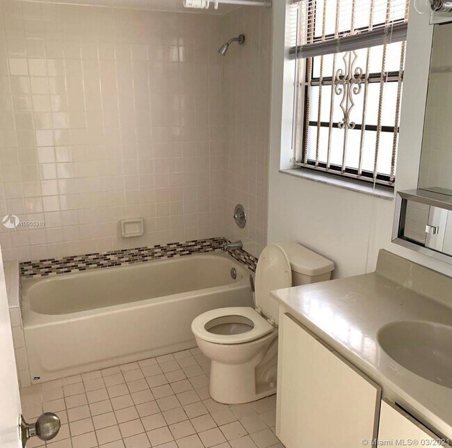 Building Photo - 9060 SW 125th Ave
