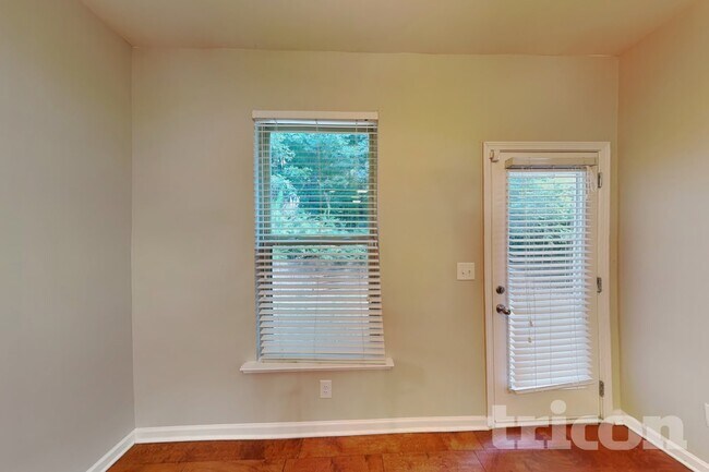 Foto del edificio - 216 Stillwood Dr