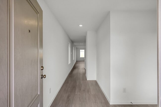 Building Photo - 16811-16811 Old Wagon Wy