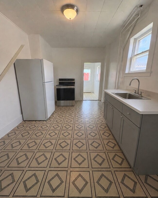 Building Photo - 1701 W Philadelphia St