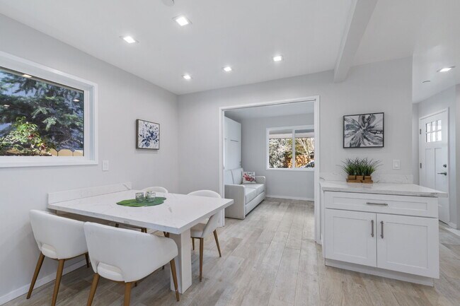 Foto del edificio - Three bedroom, Two bath, Single level home.